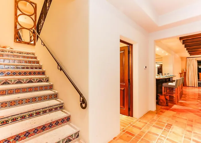 Exclusive Penthouse Jacuzzi & Private Access Apartment *