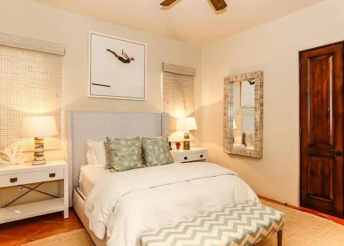 Exclusive Penthouse Jacuzzi & Private Access Apartment