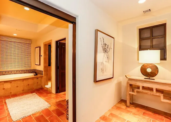 Exclusive Penthouse Jacuzzi & Private Access Apartment
